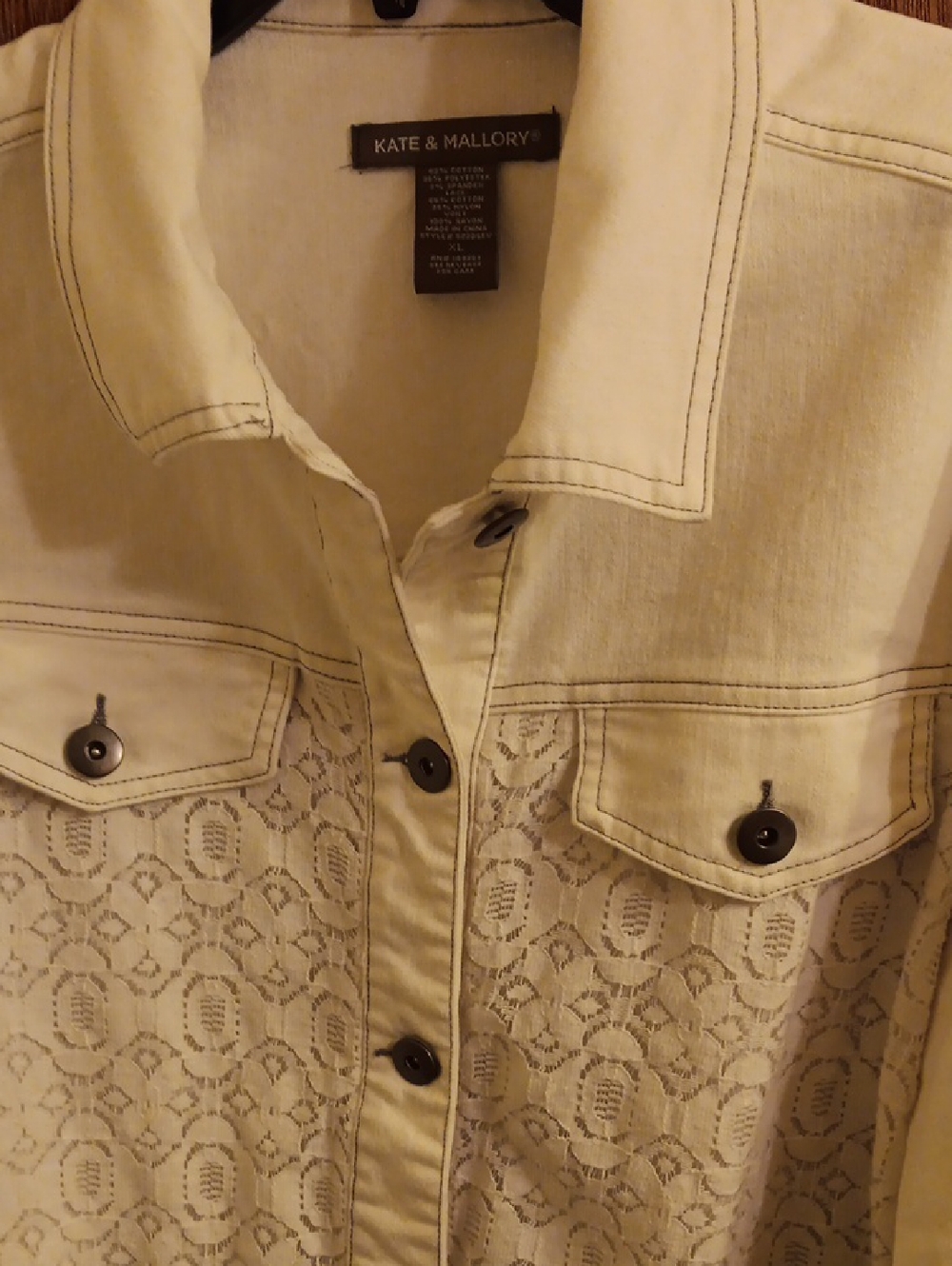Kate & Mallory Cream Lace-Front Button-Up Shirt Jacket